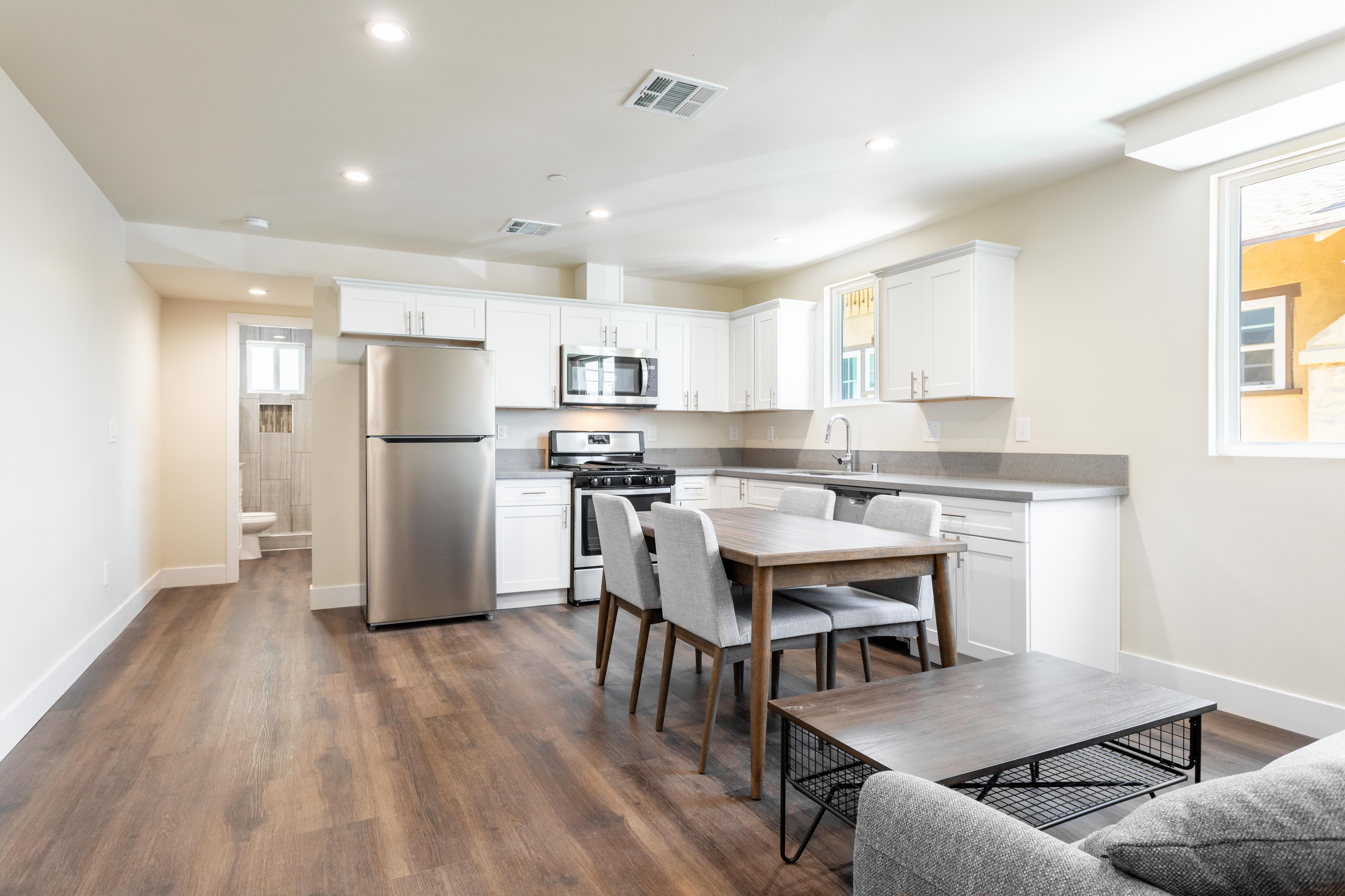 Antares (1419 S New Hampshire Ave) for rent cerca de USC | 5-Bedroom Off-Campus Options Available