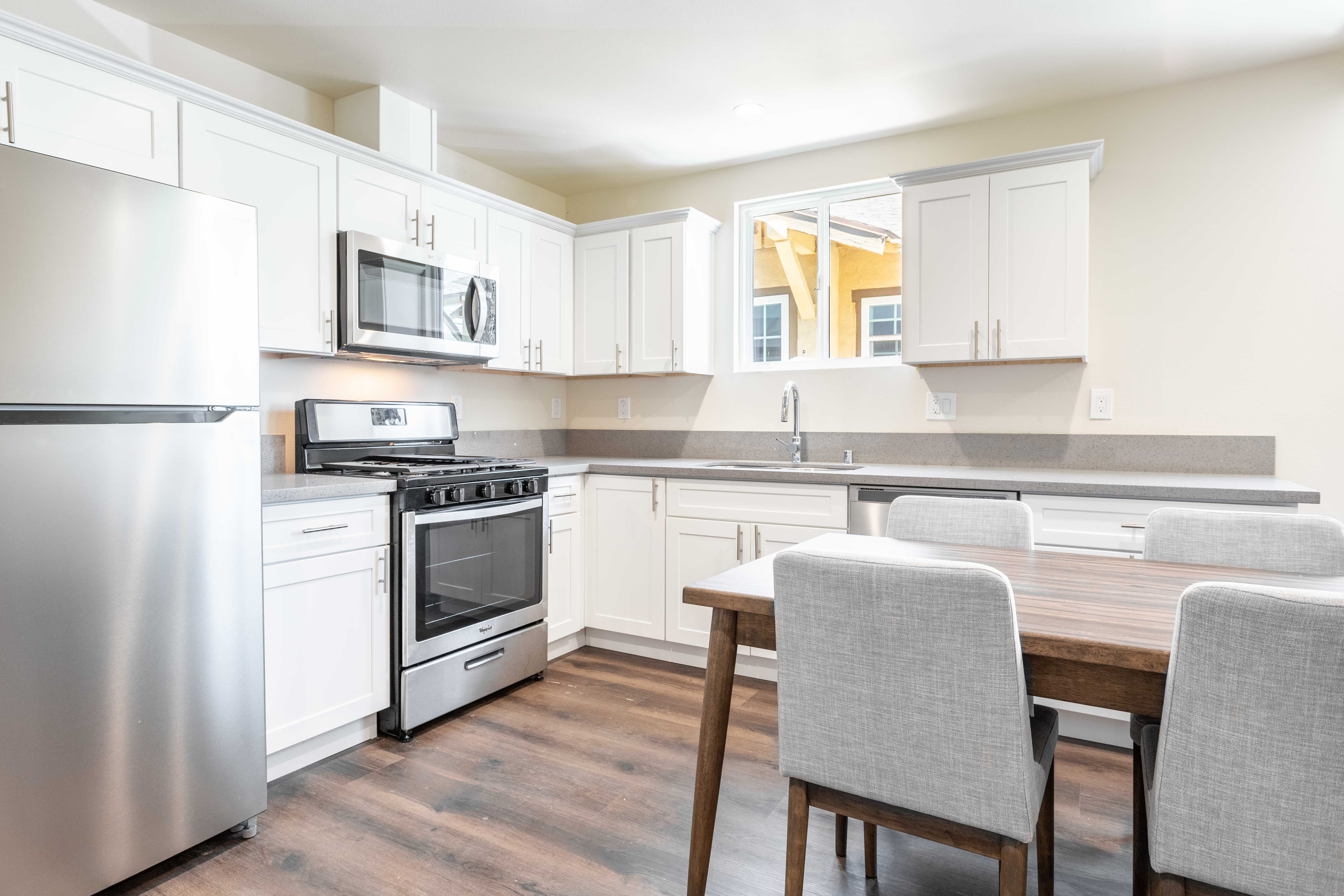 Antares (1419 S New Hampshire Ave) for rent cerca de USC | 5-Bedroom Off-Campus Options Available