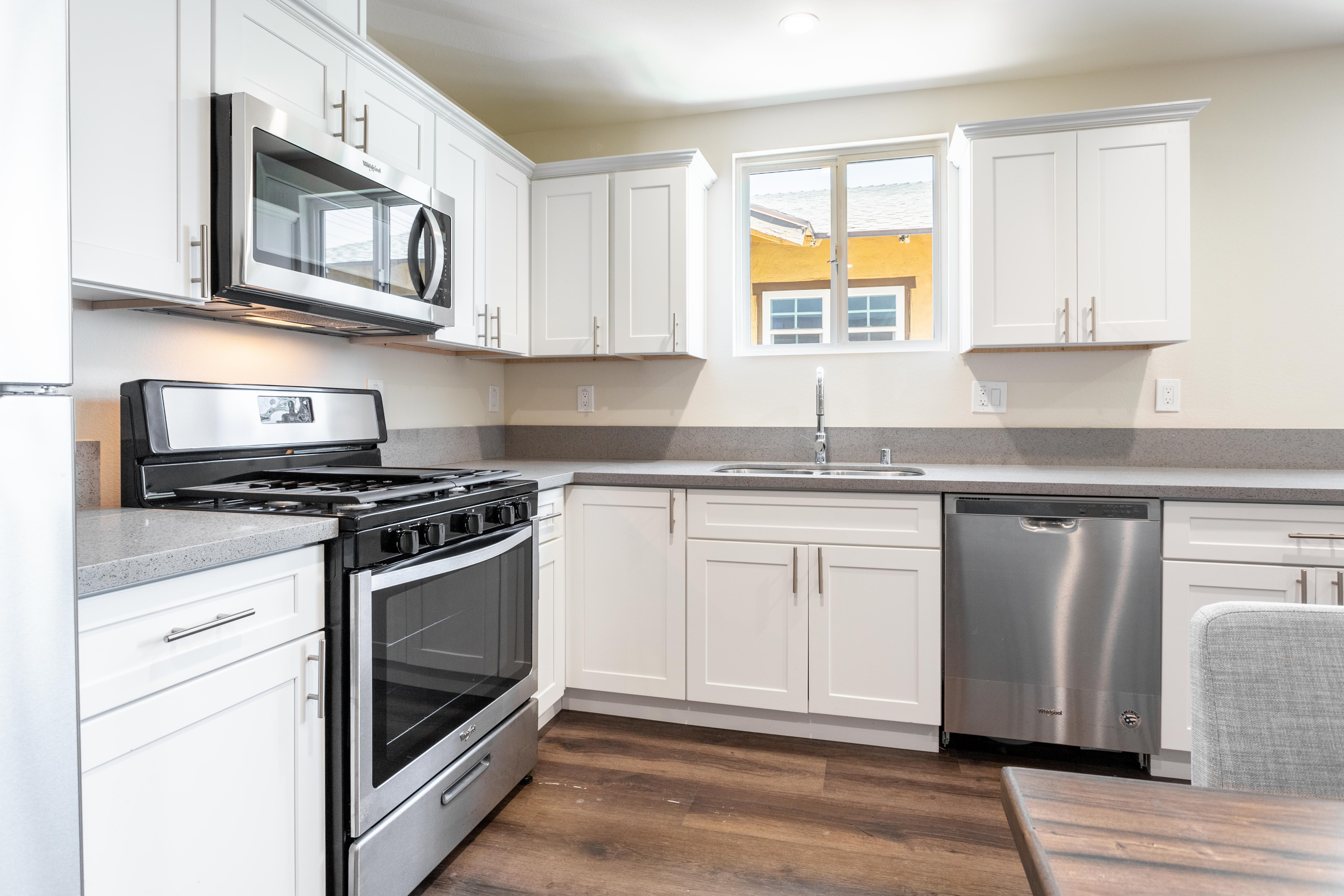 Antares (1419 S New Hampshire Ave) for rent cerca de USC | 5-Bedroom Off-Campus Options Available