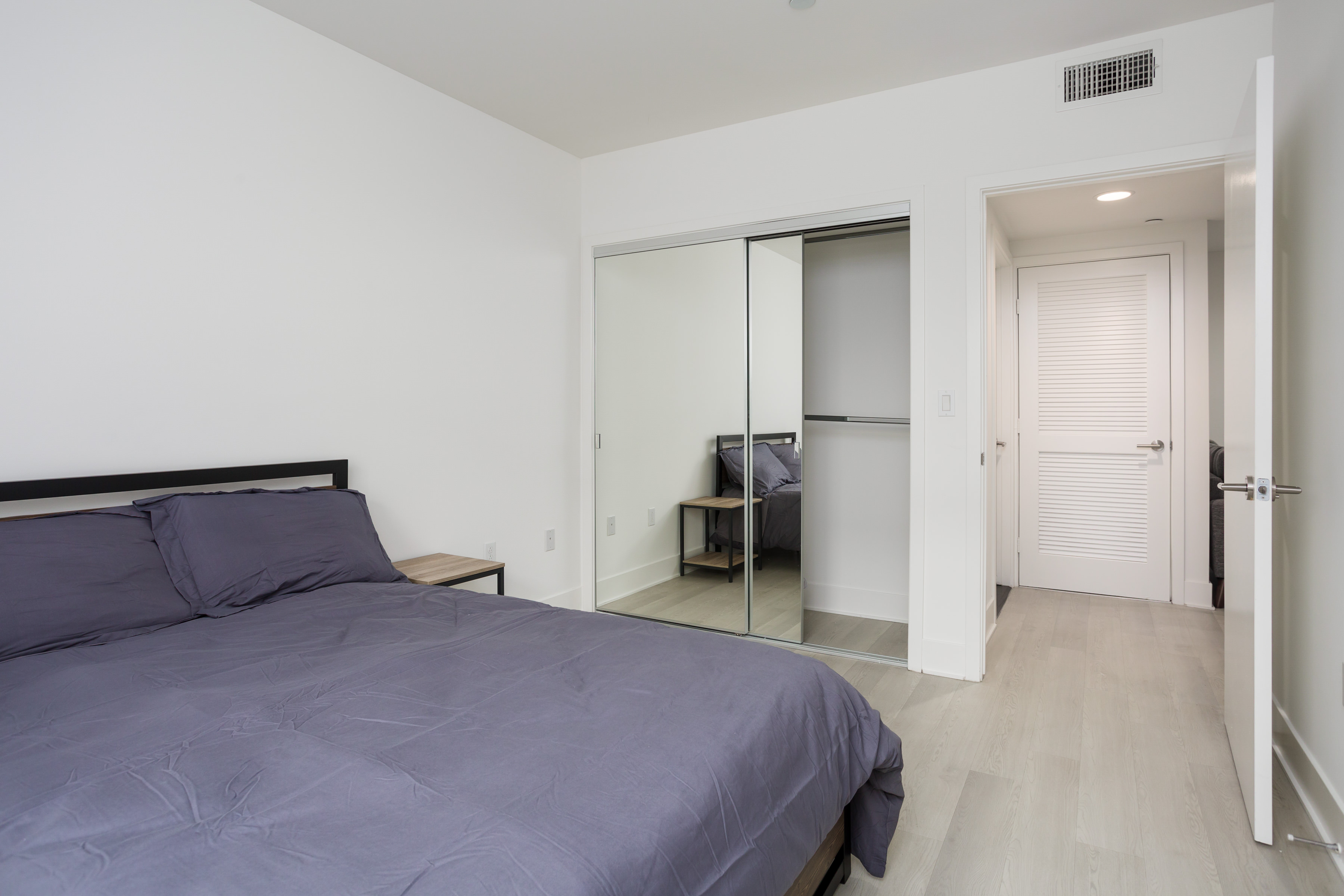 1301 Brockton Ave for rent cerca de UCLA | 3-Bedroom Off-Campus Options Available