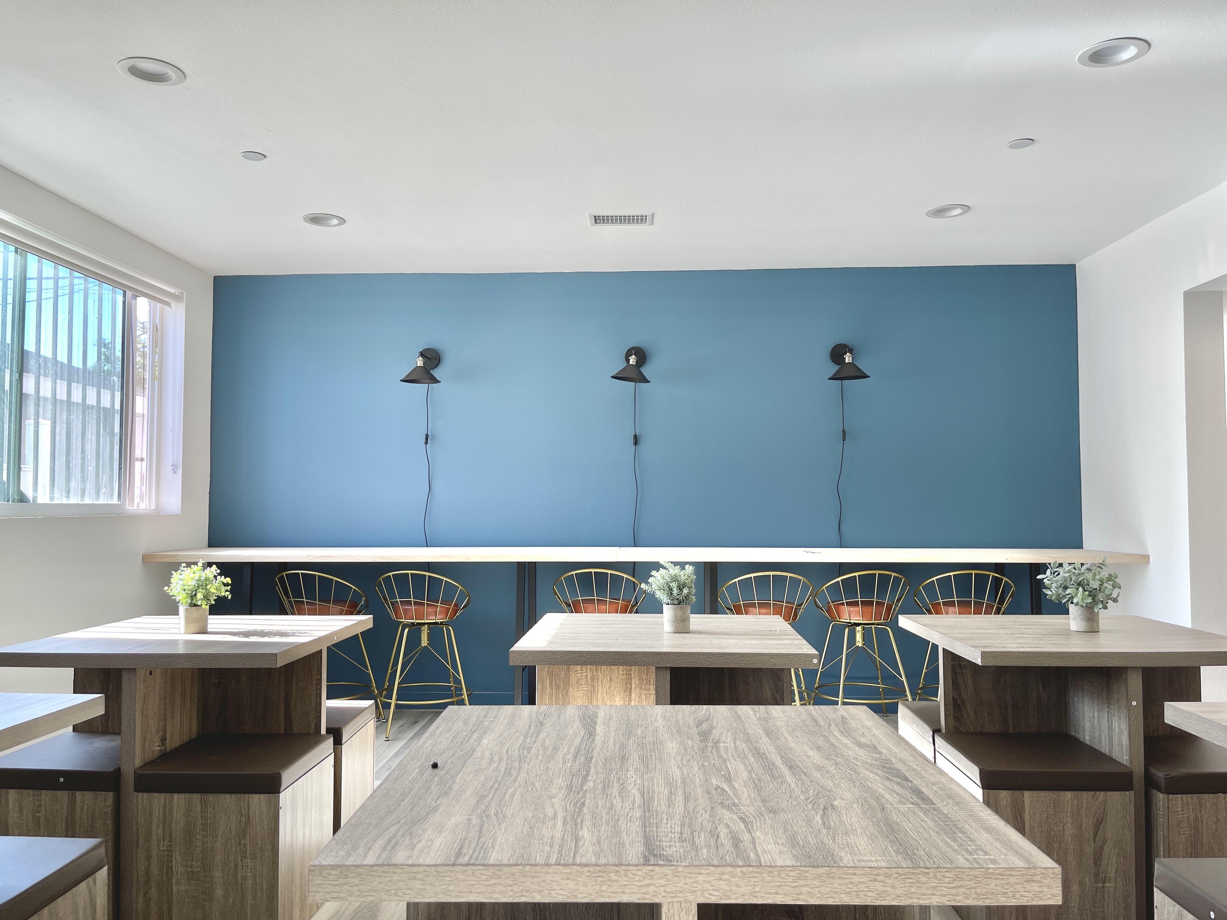 USC Off-Campus Housing | 1476 W 35th St | Studio, 1- to 3-Bedroom Rentals Available