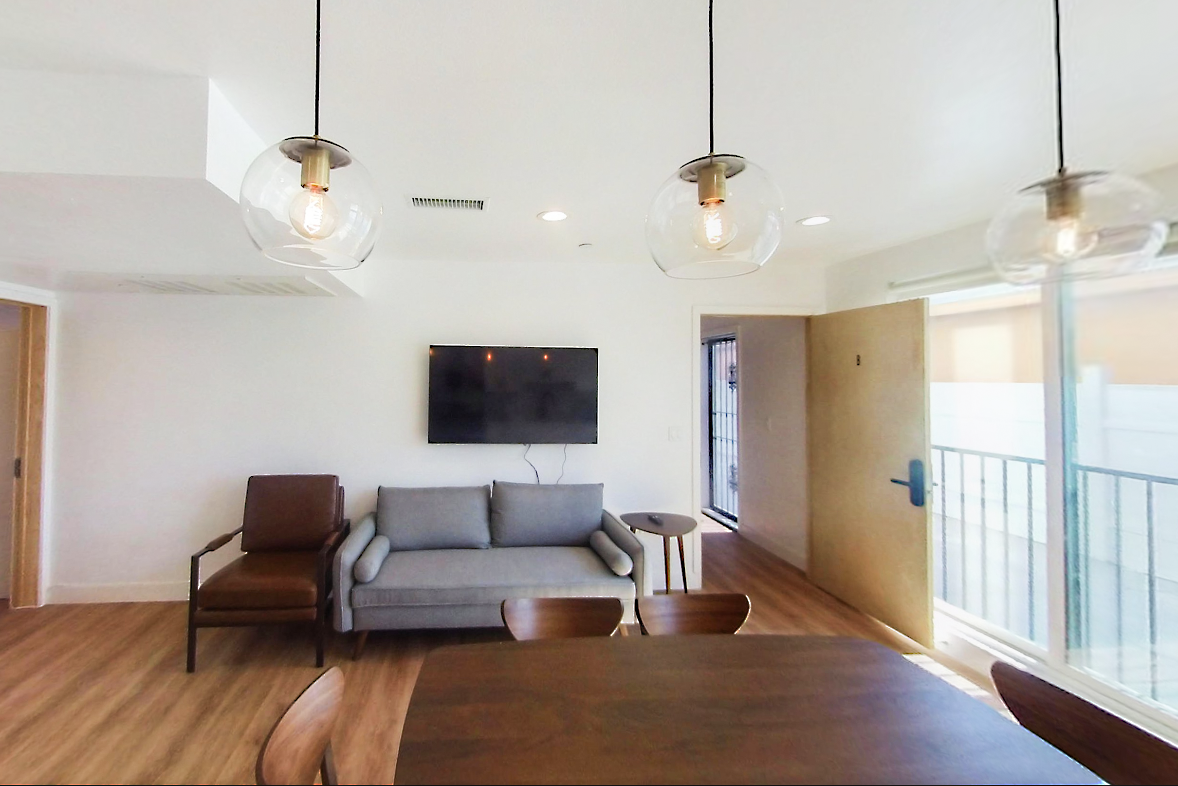 Explore 1431 W 37th St cerca de USC