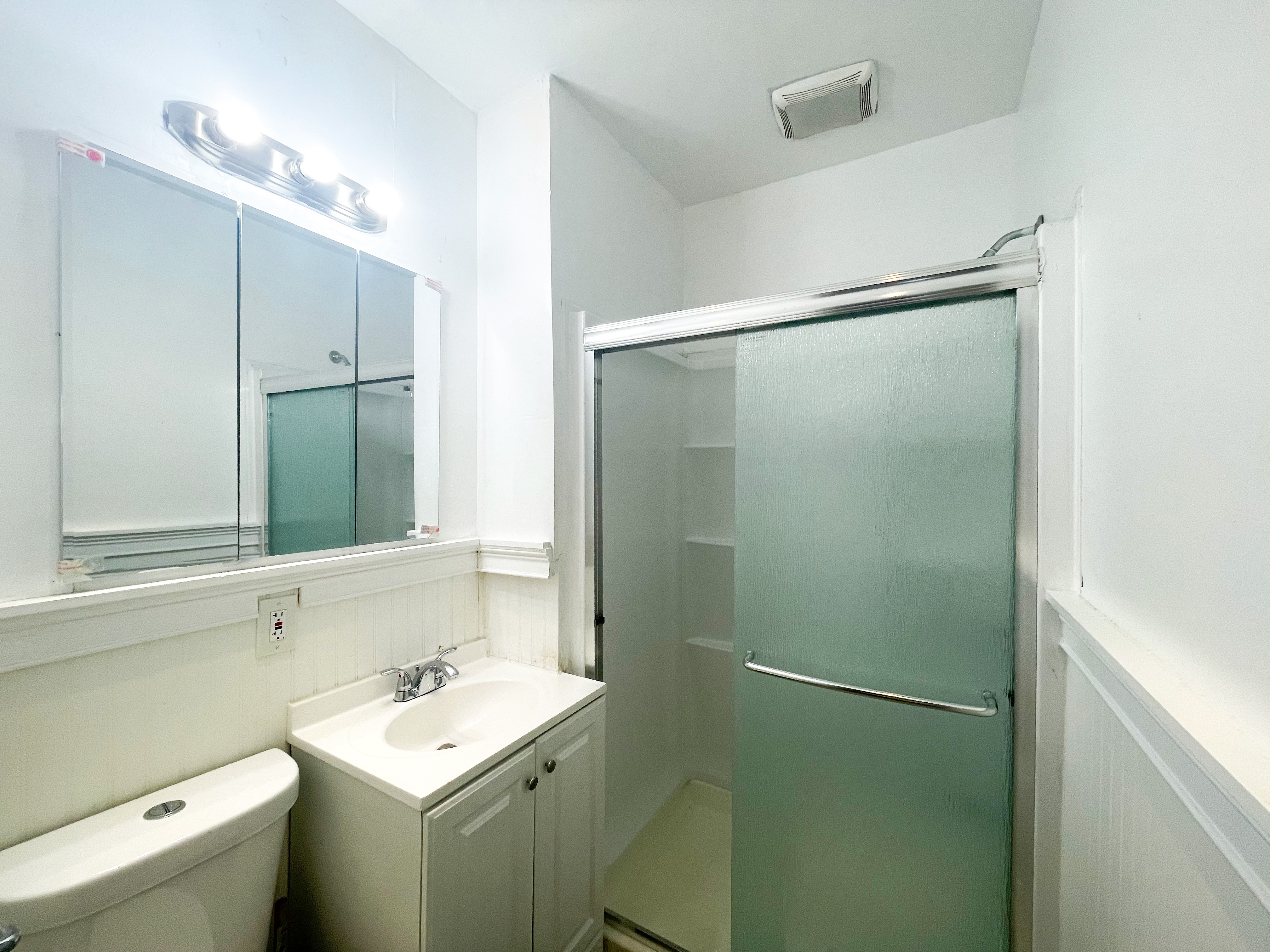 5834-5836 Phillips Ave, Pittsburgh, PA 15217 for Rent cerca de CMU | Off-Campus Housing