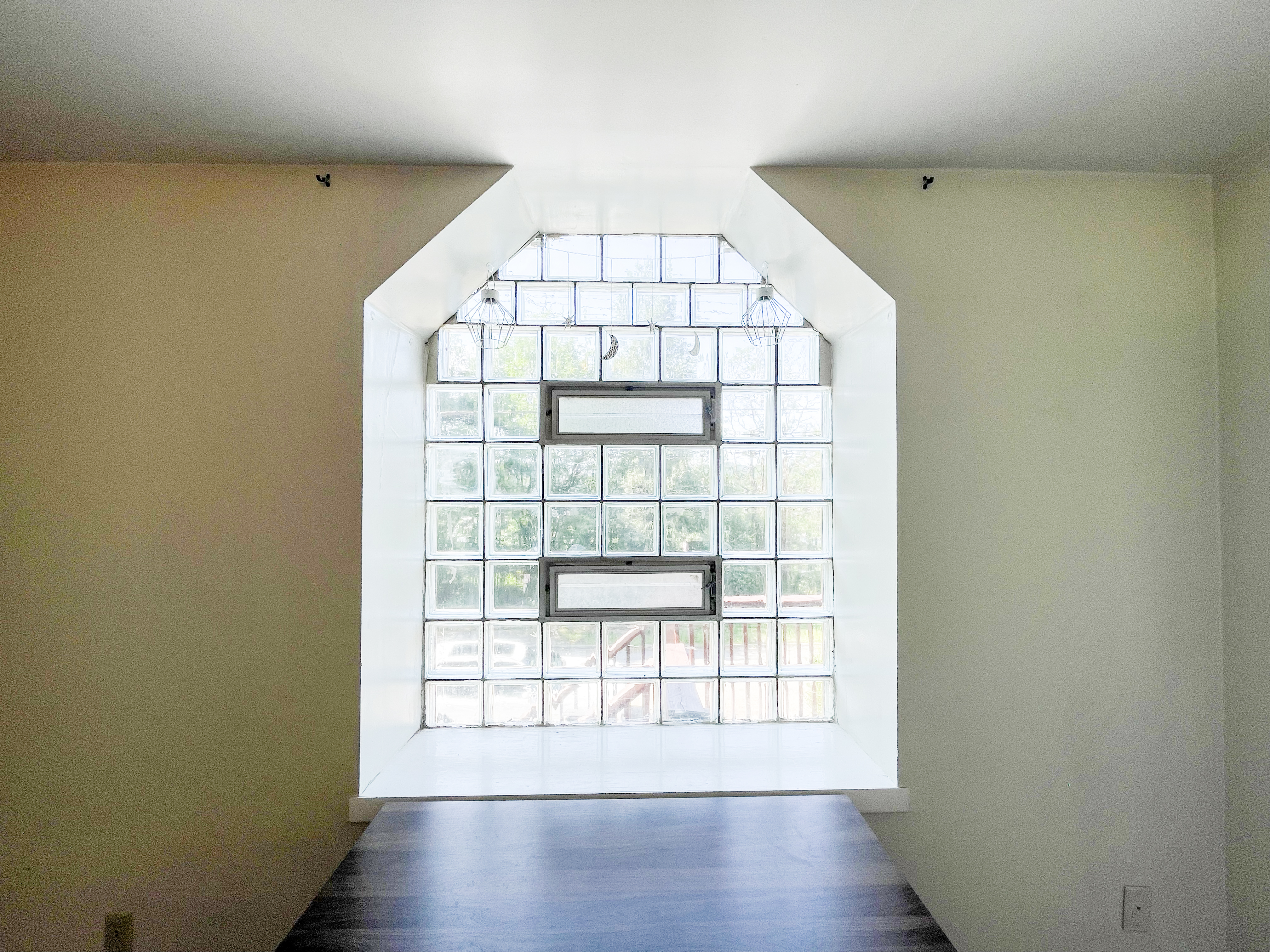 CMU Off-Campus Housing | 305 Lawn St | Studio, 1- to 3-Bedroom Rentals Available