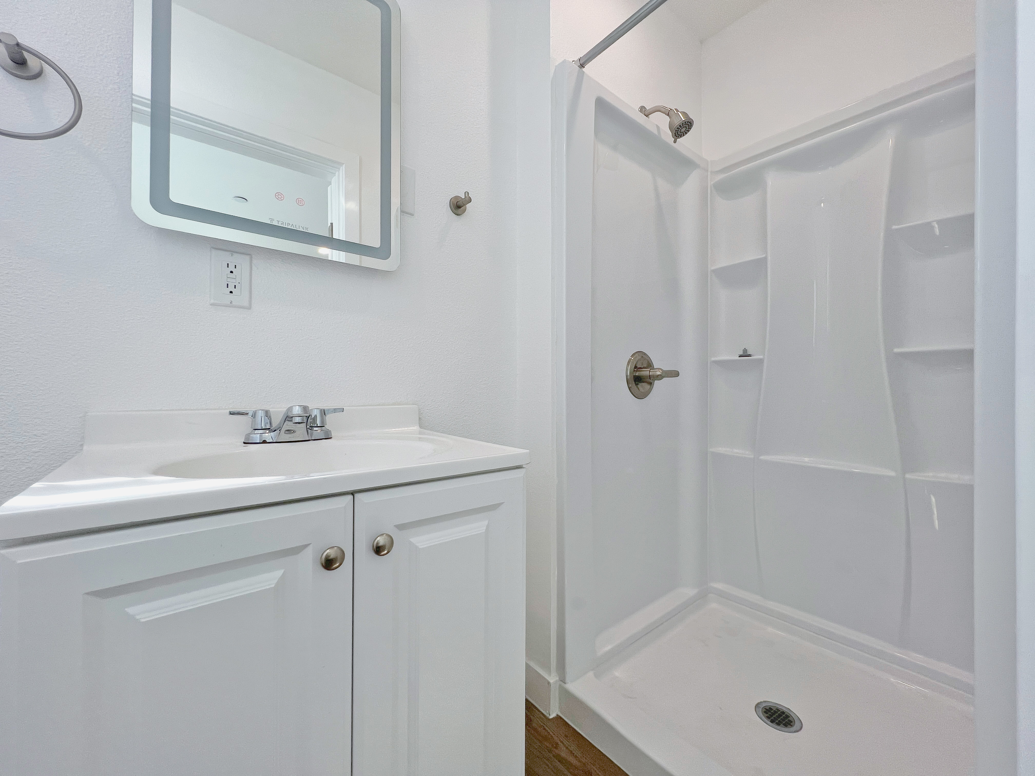 USC Off-Campus Housing | 1366 West 35th St | Studio, 1- to 3-Bedroom Rentals Available