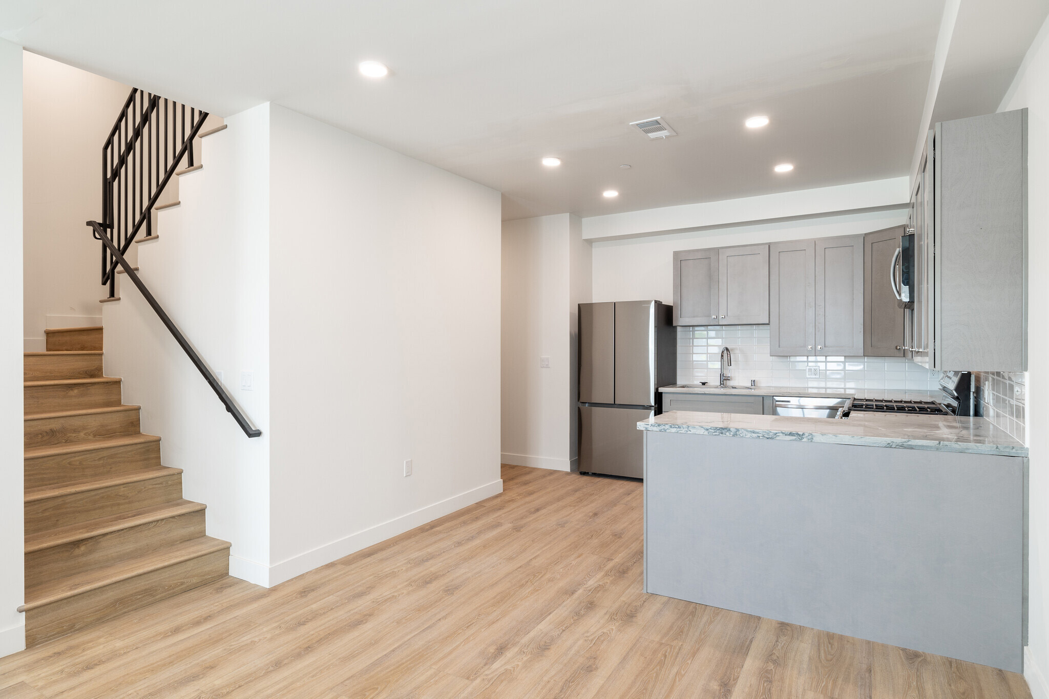 1743 Armacost Ave for Rent cerca de UCLA | Off-Campus Apartments