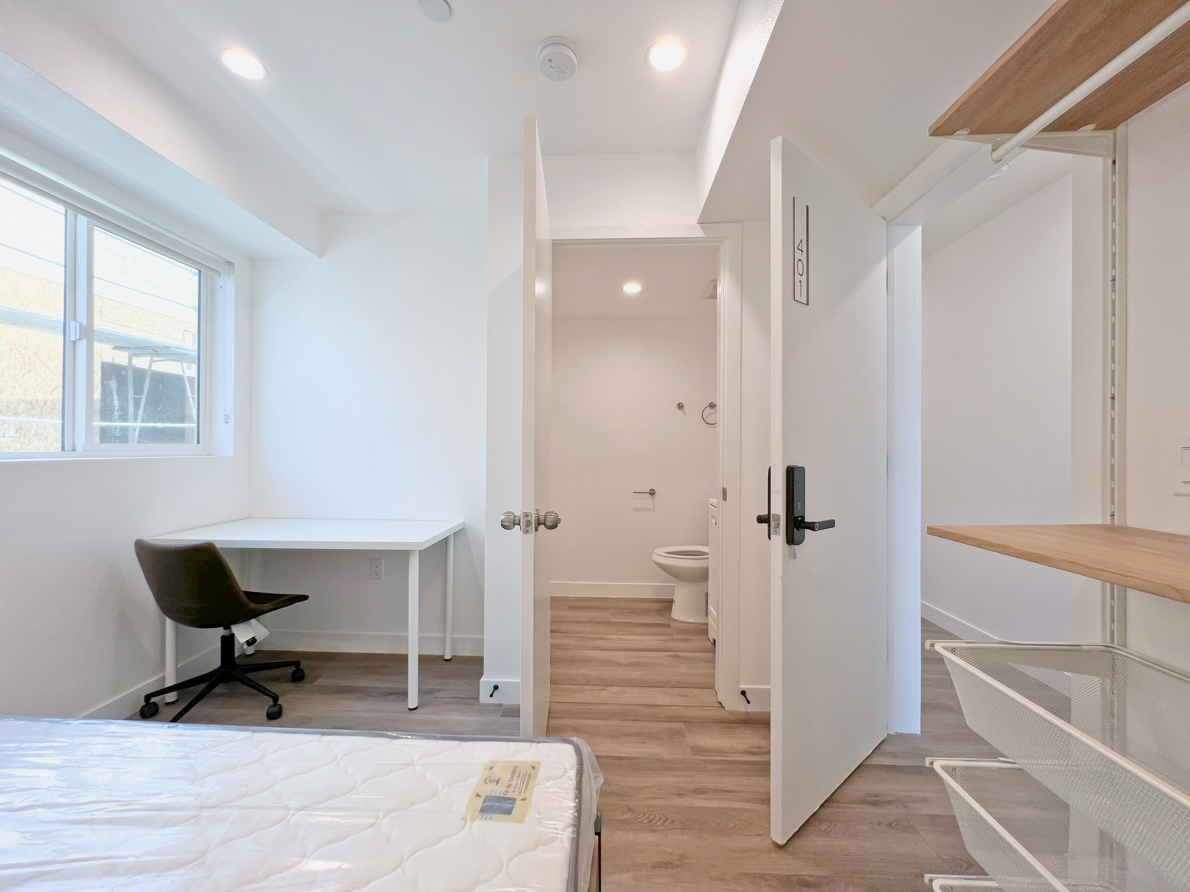 USC Off-Campus Housing | 1366 West 35th St | Studio, 1- to 3-Bedroom Rentals Available