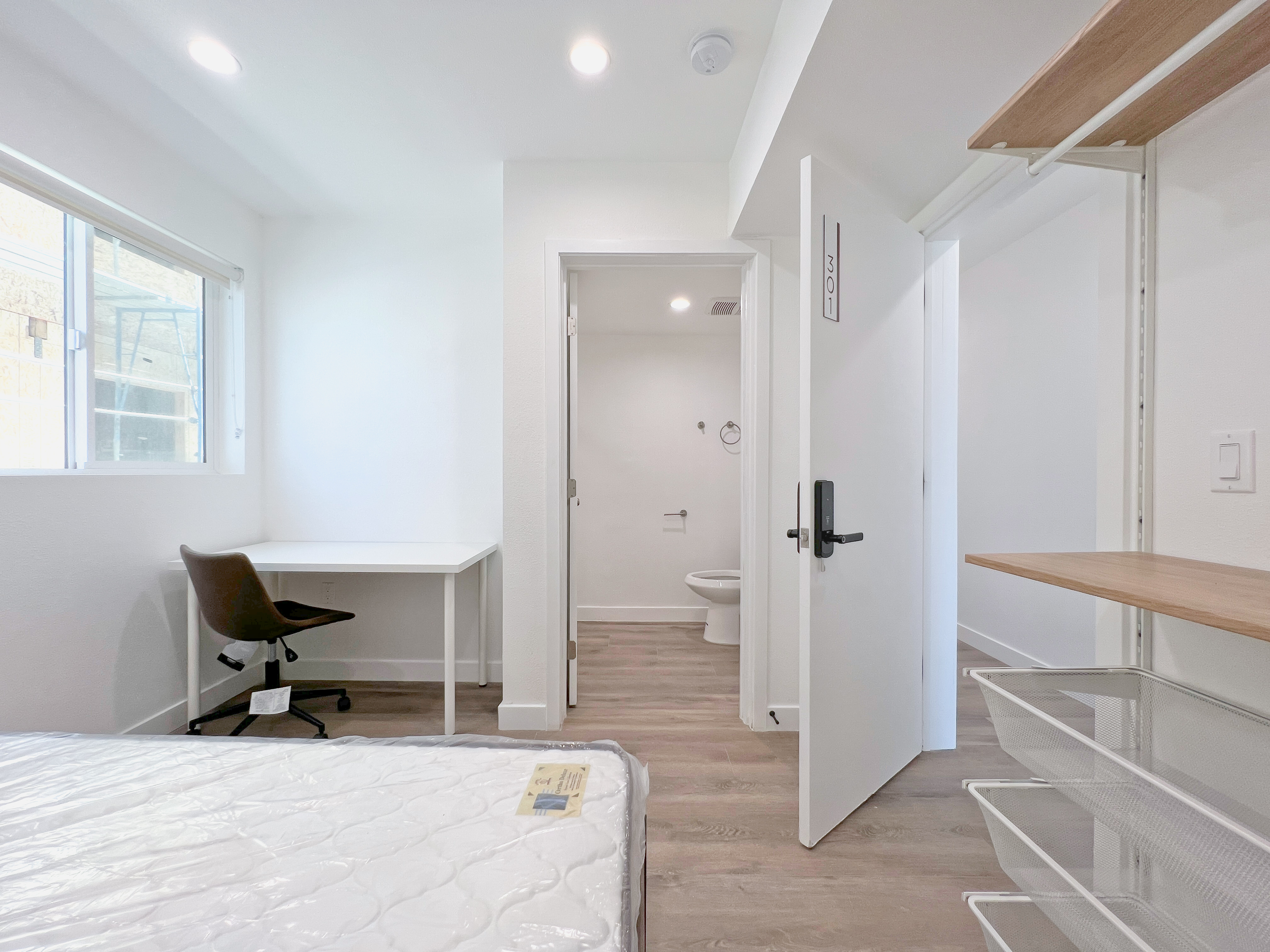 USC Off-Campus Housing | 1366 West 35th St | Studio, 1- to 3-Bedroom Rentals Available