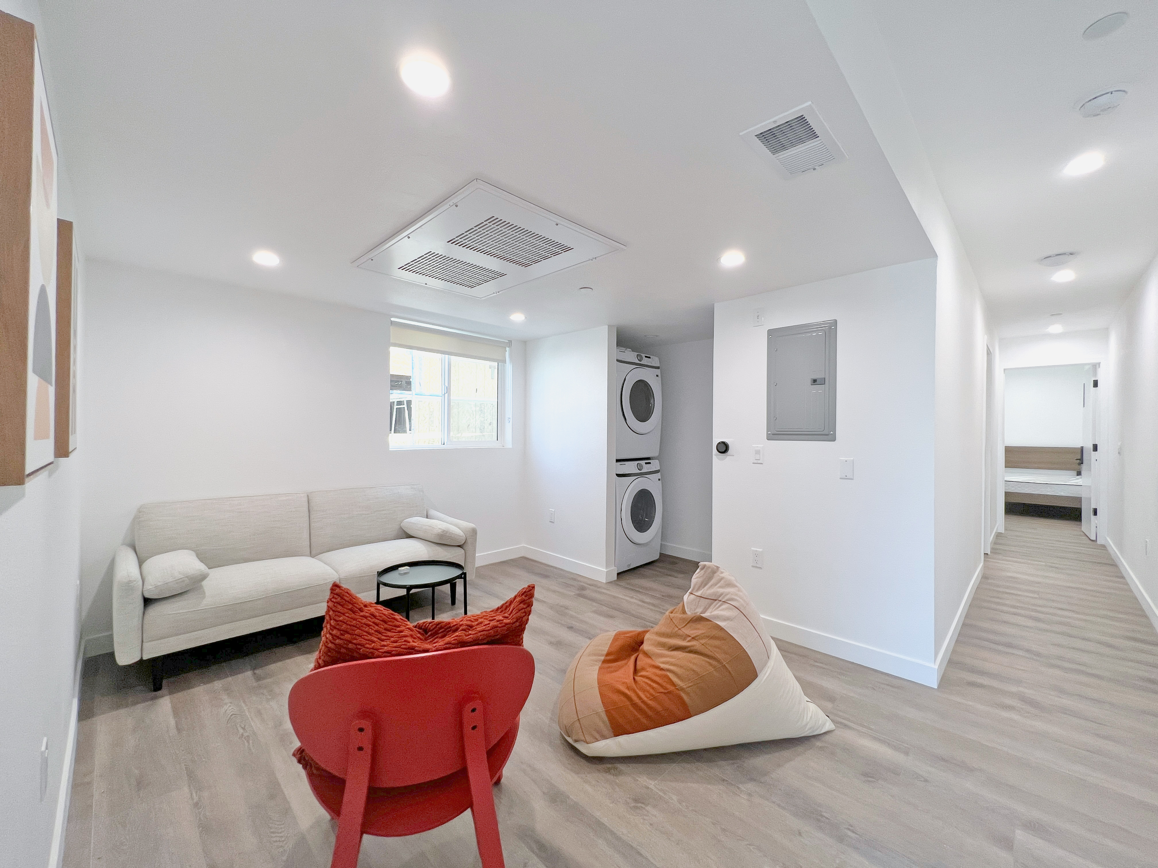 USC Off-Campus Housing | 1366 West 35th St | Studio, 1- to 3-Bedroom Rentals Available