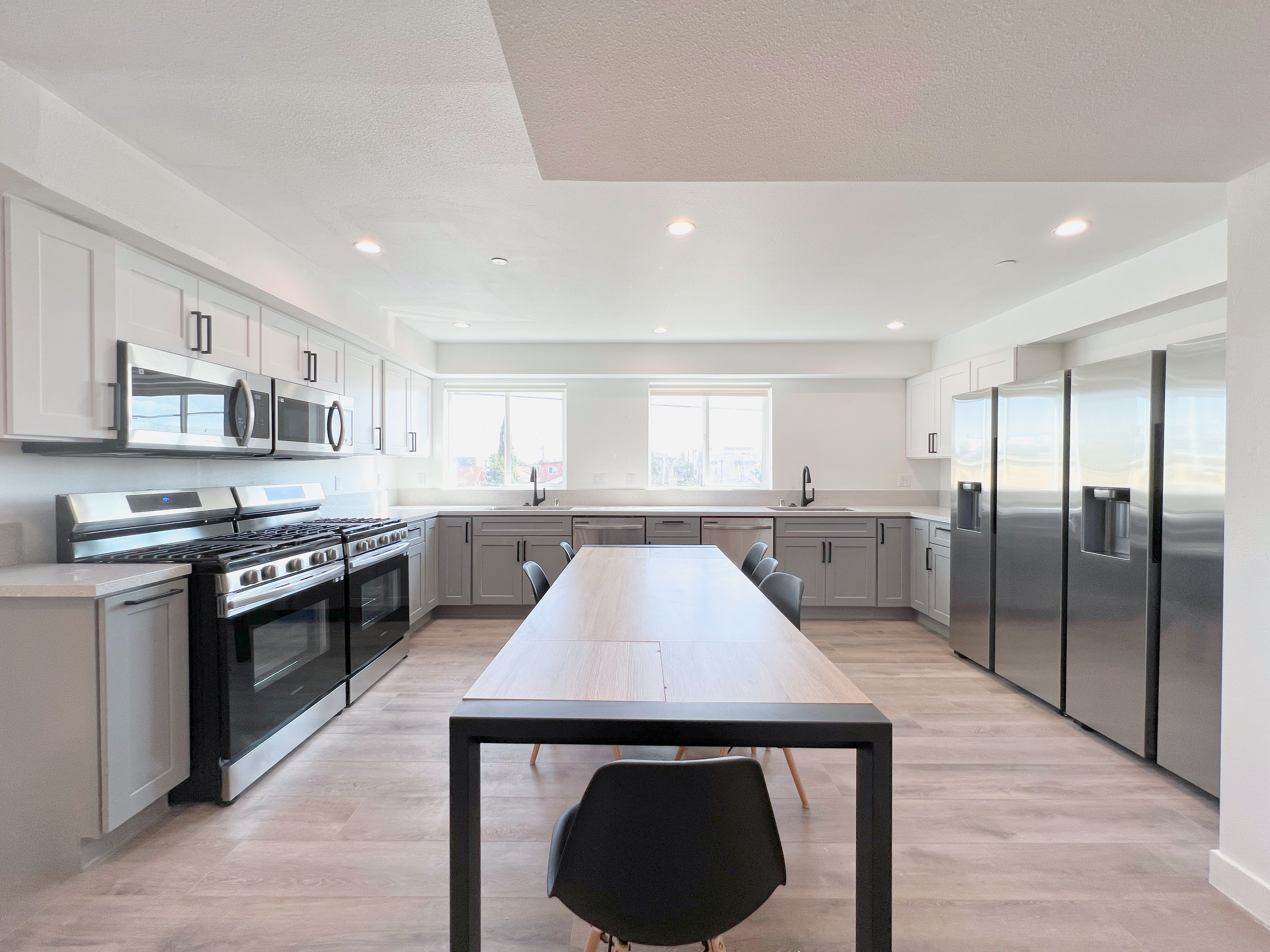 USC Off-Campus Housing | 1366 West 35th St | Studio, 1- to 3-Bedroom Rentals Available