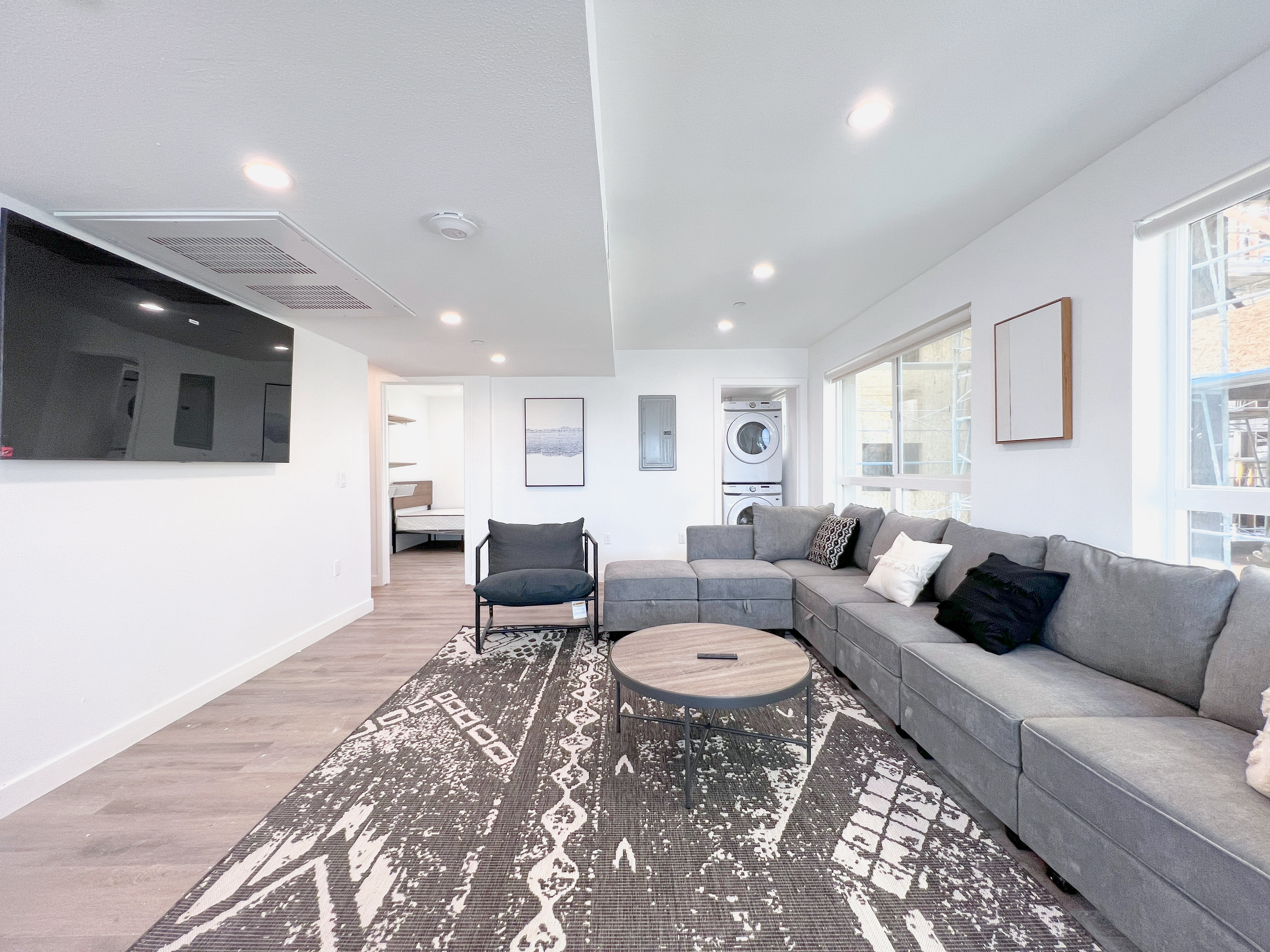 USC Off-Campus Housing | 1366 West 35th St | Studio, 1- to 3-Bedroom Rentals Available