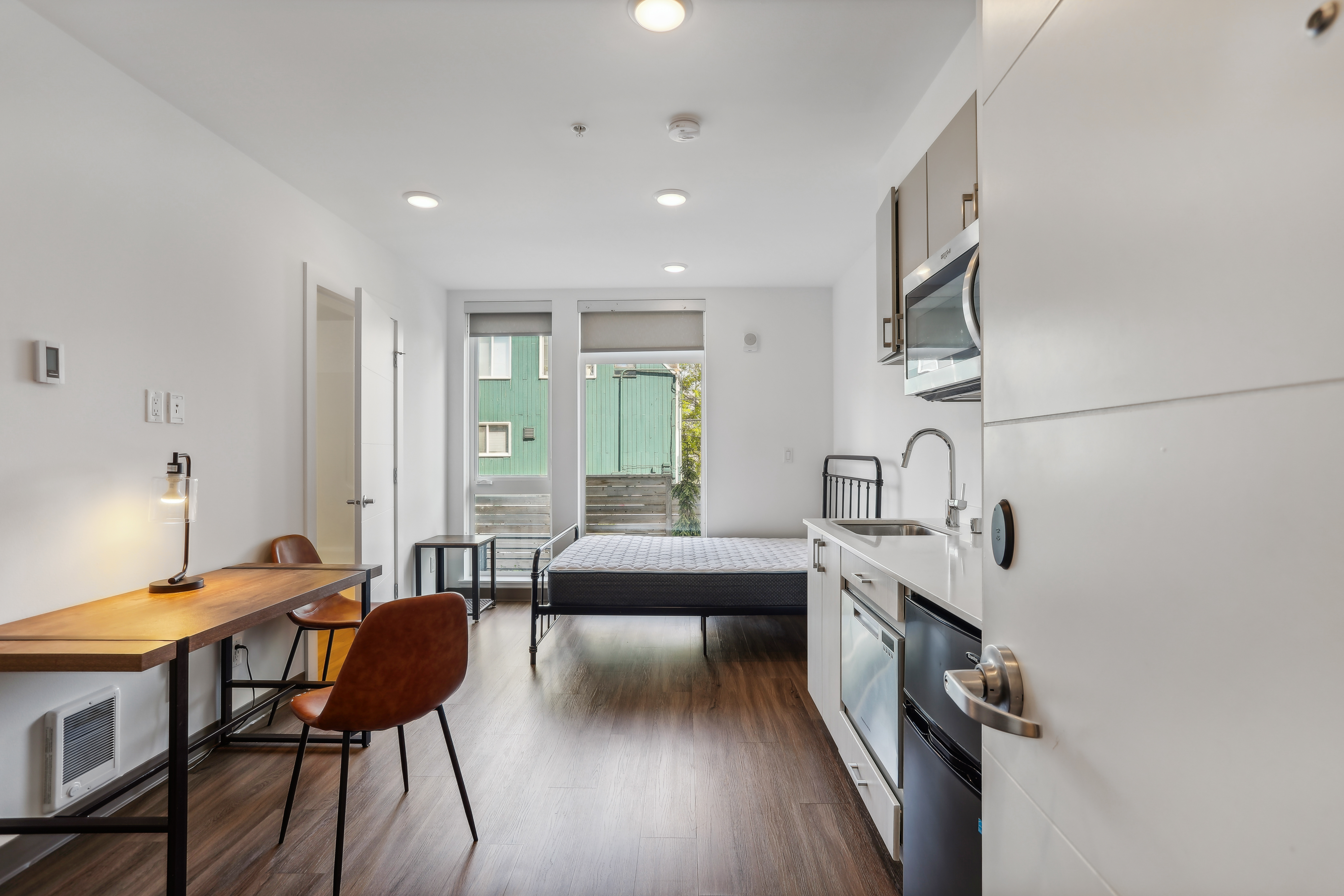 Explore Fifty-Two Apartments cerca de UW