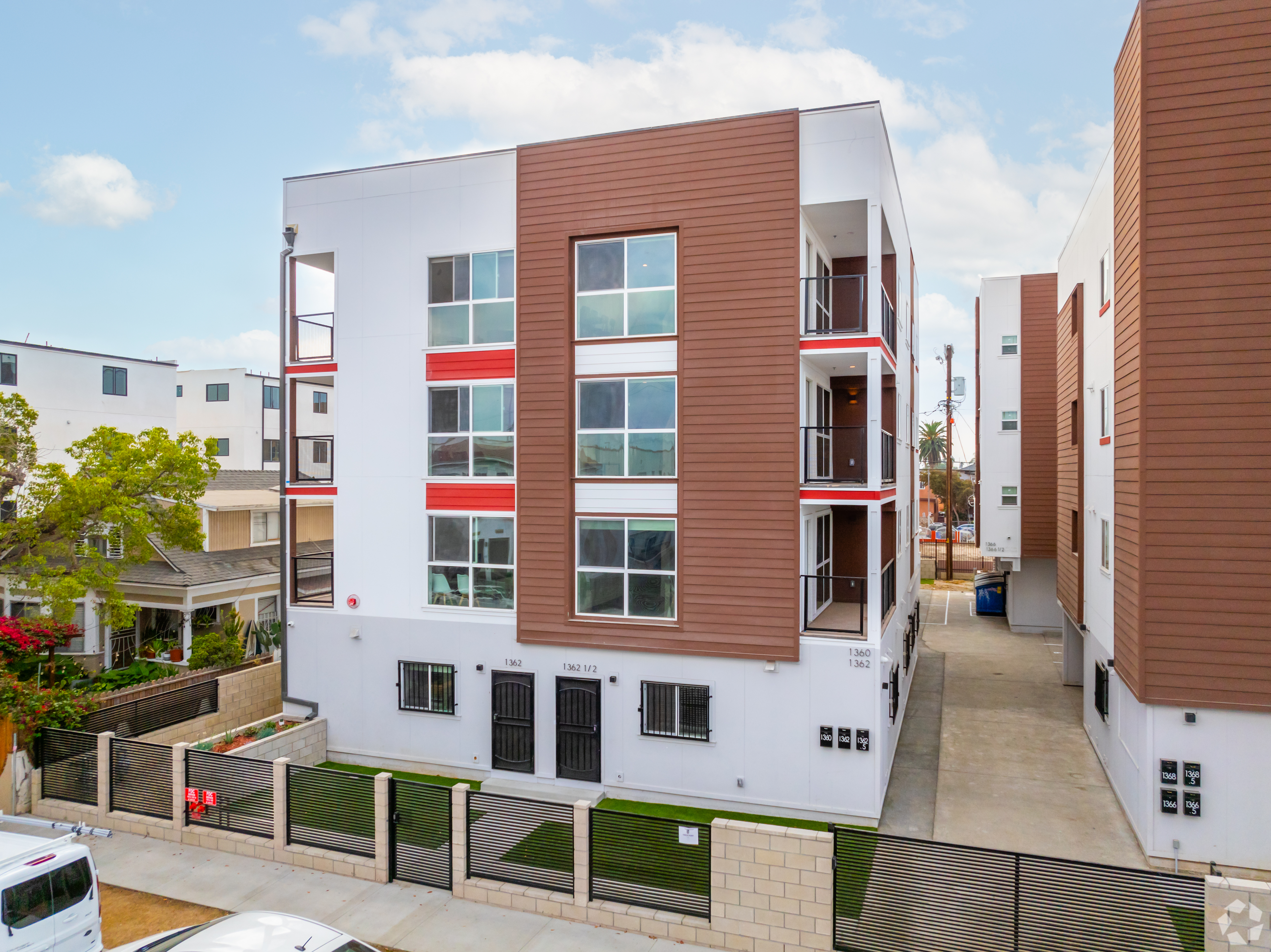 1360 W 35th St for Rent cerca de USC | Off-Campus Housing
