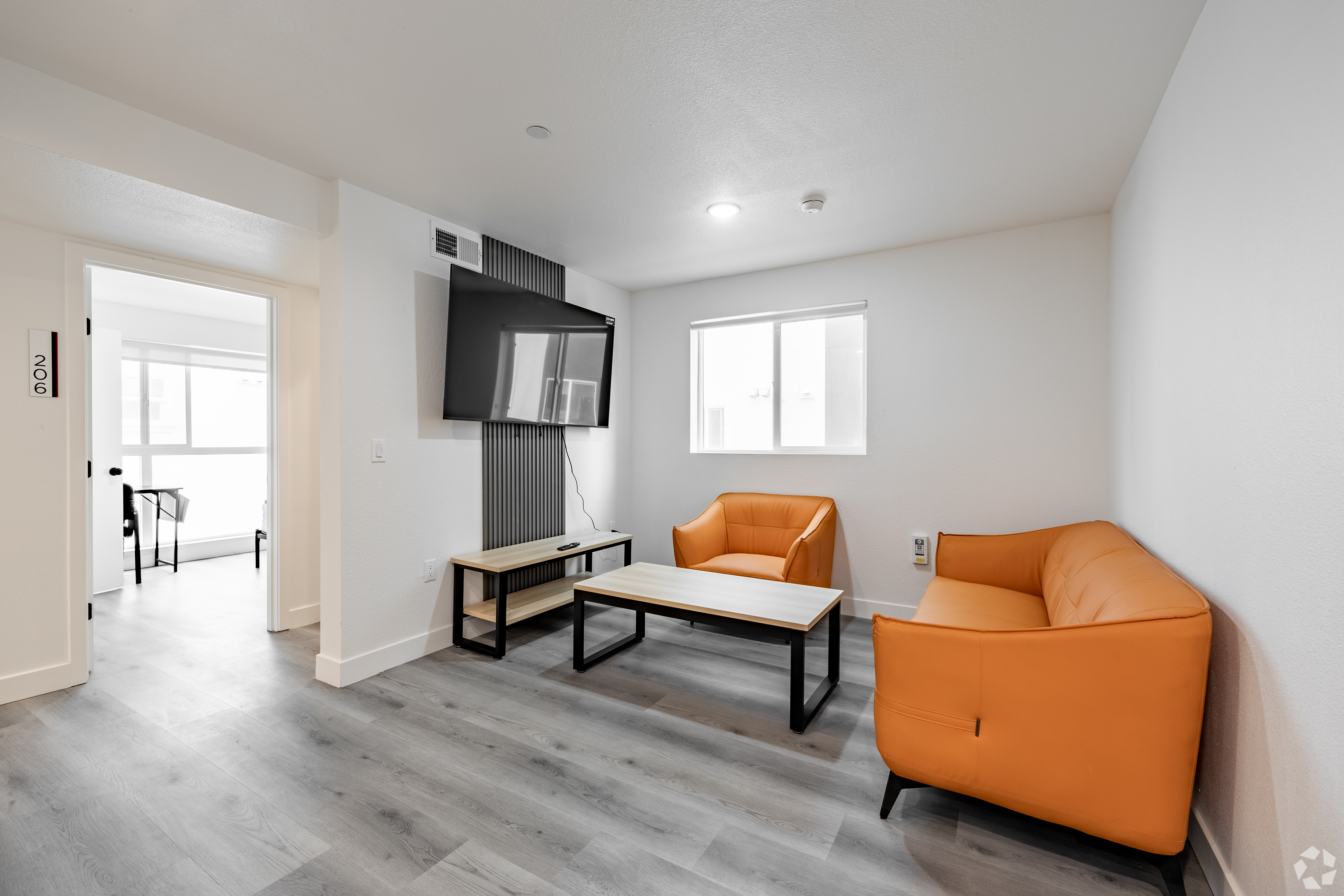 1360 W 35th St for Rent cerca de USC | Off-Campus Housing
