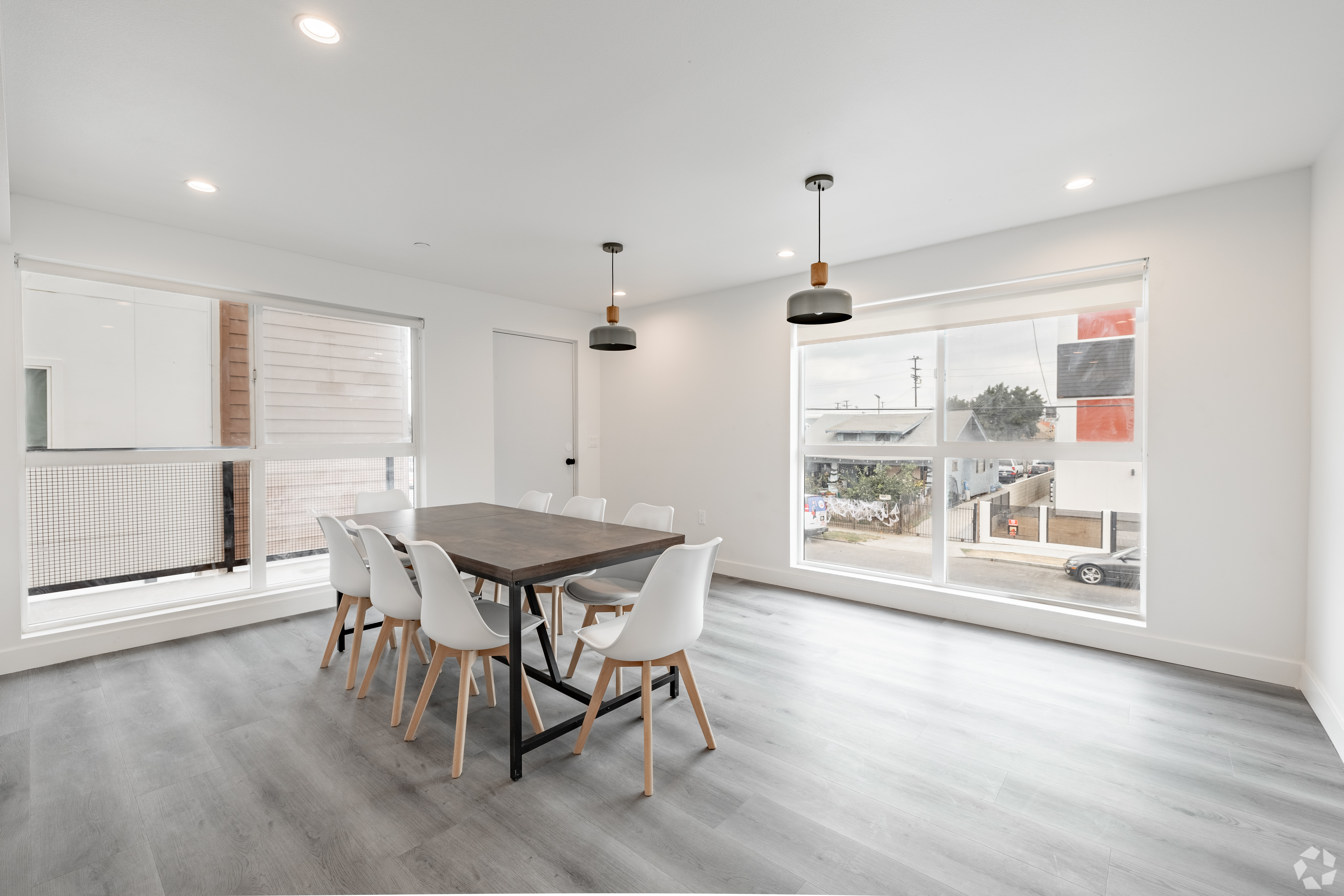 1360 W 35th St for Rent cerca de USC | Off-Campus Housing