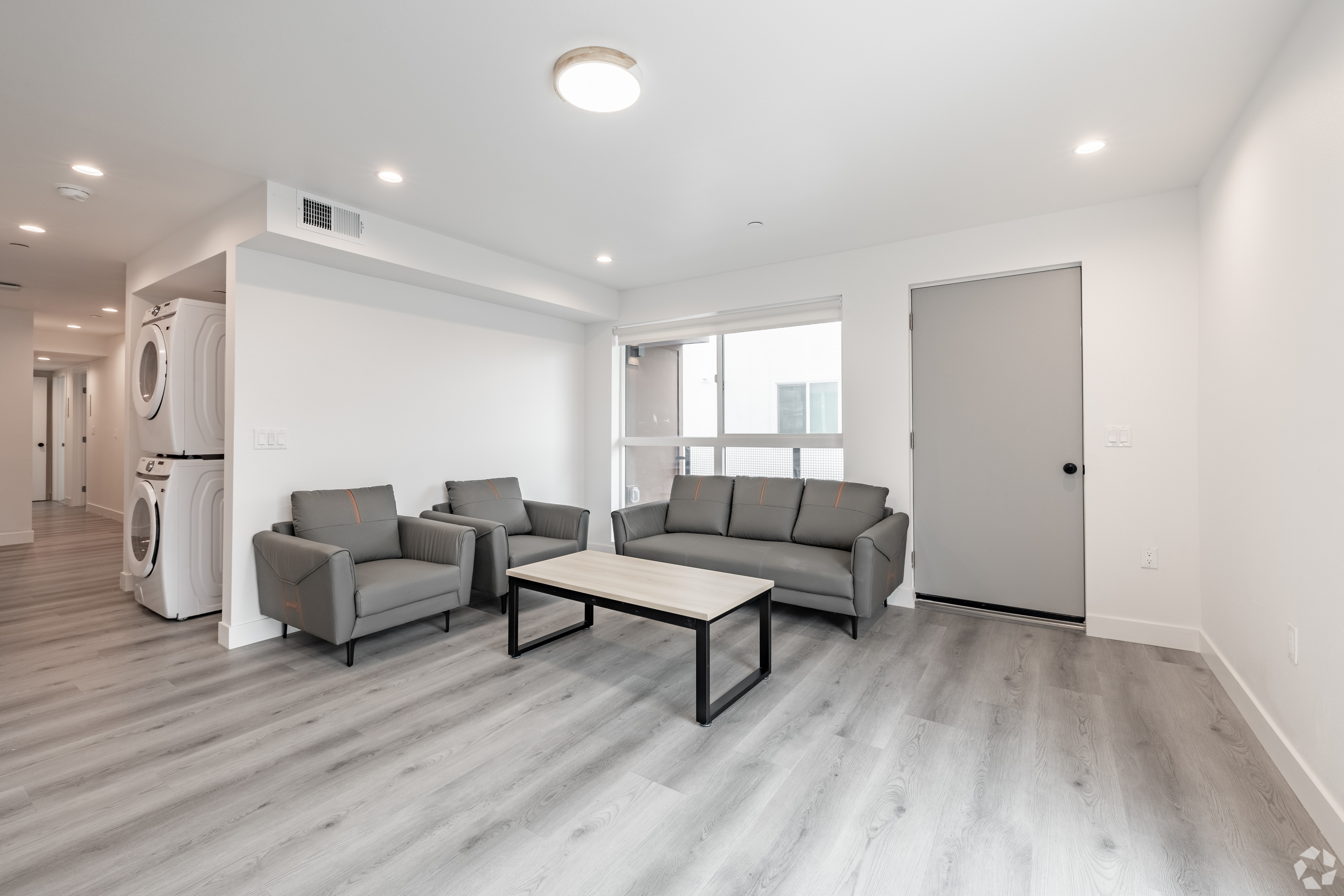 1360 W 35th St for Rent cerca de USC | Off-Campus Housing