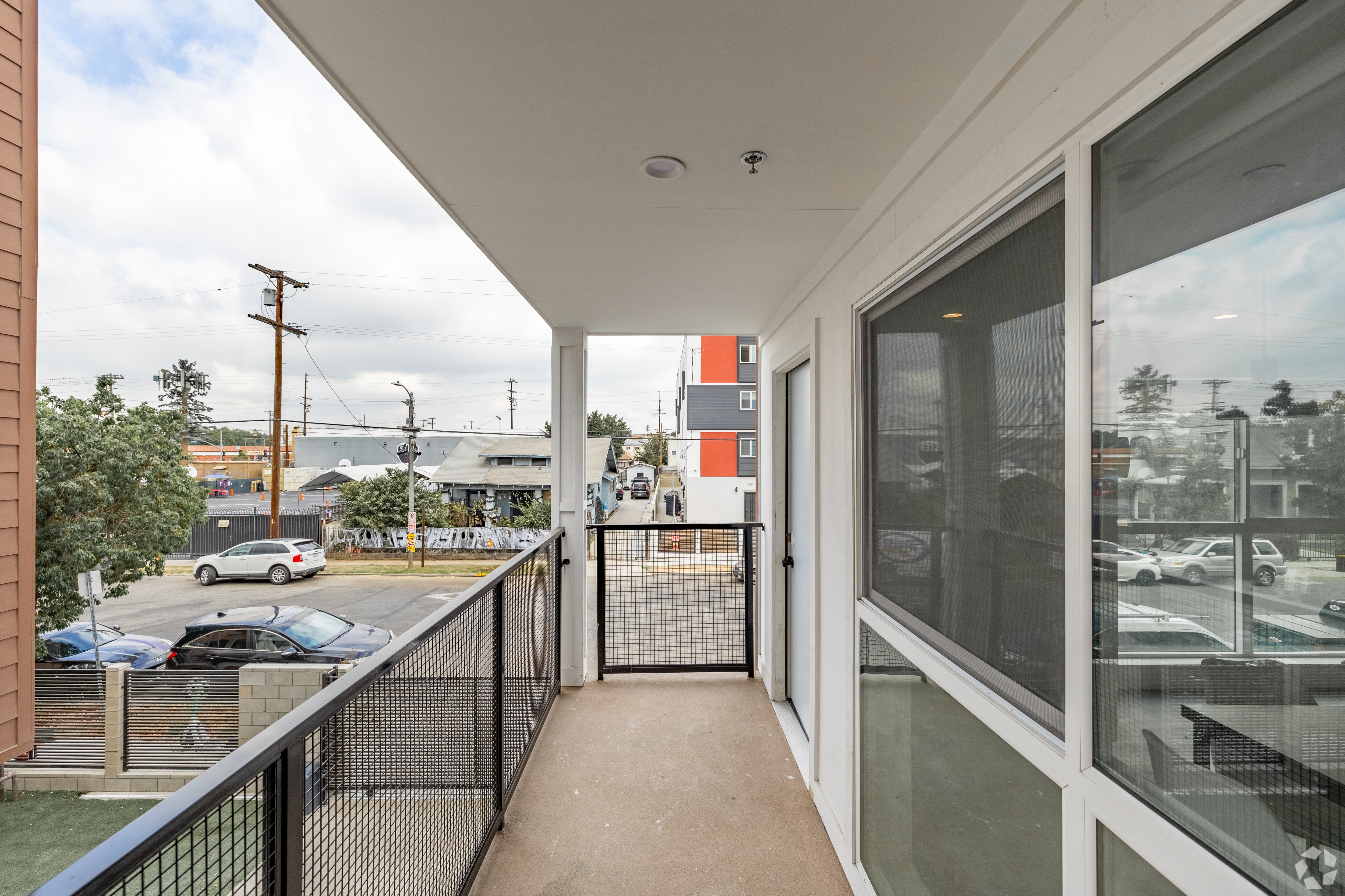 1360 W 35th St for Rent cerca de USC | Off-Campus Housing