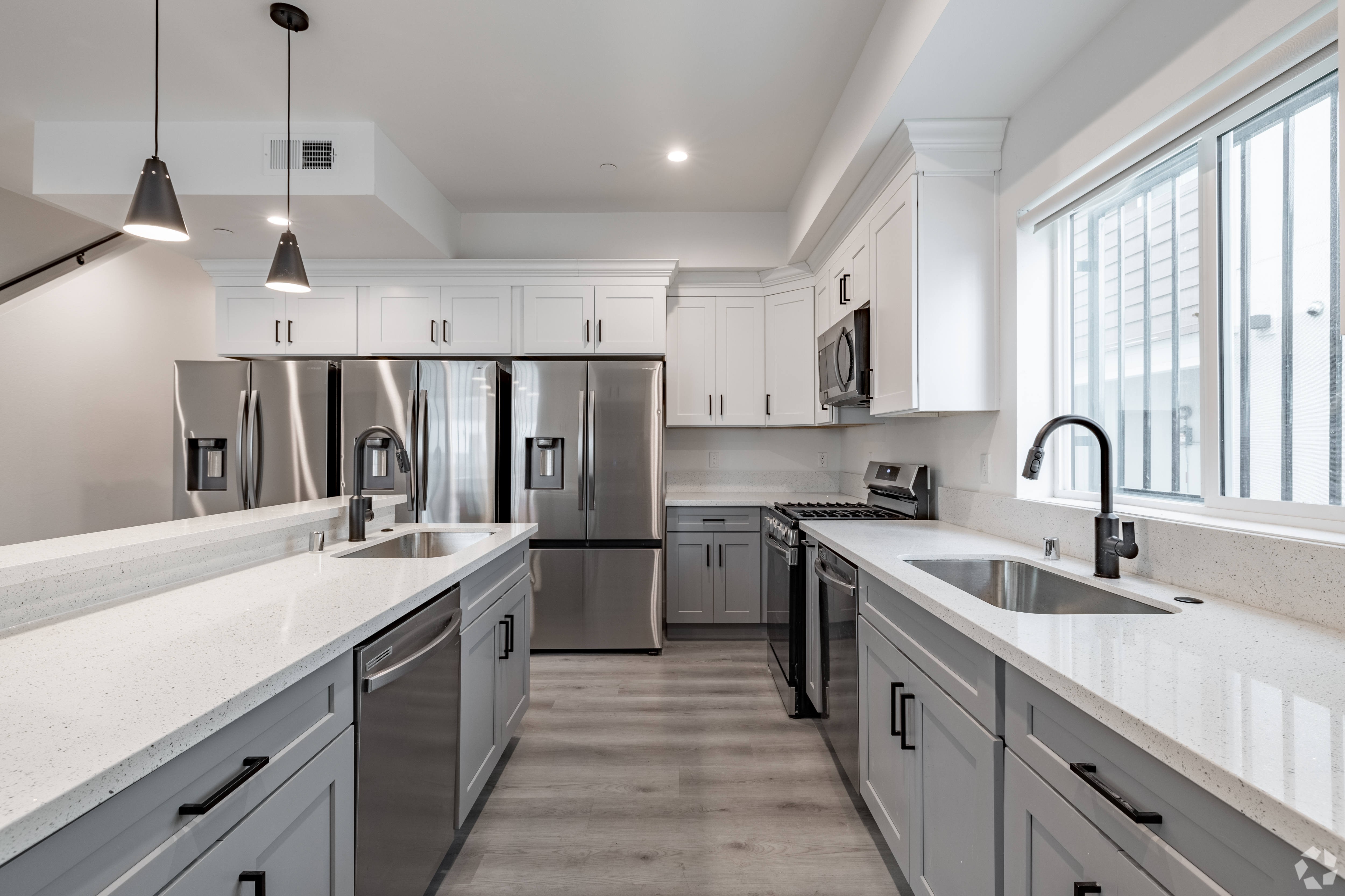 1360 W 35th St for Rent cerca de USC | Off-Campus Housing