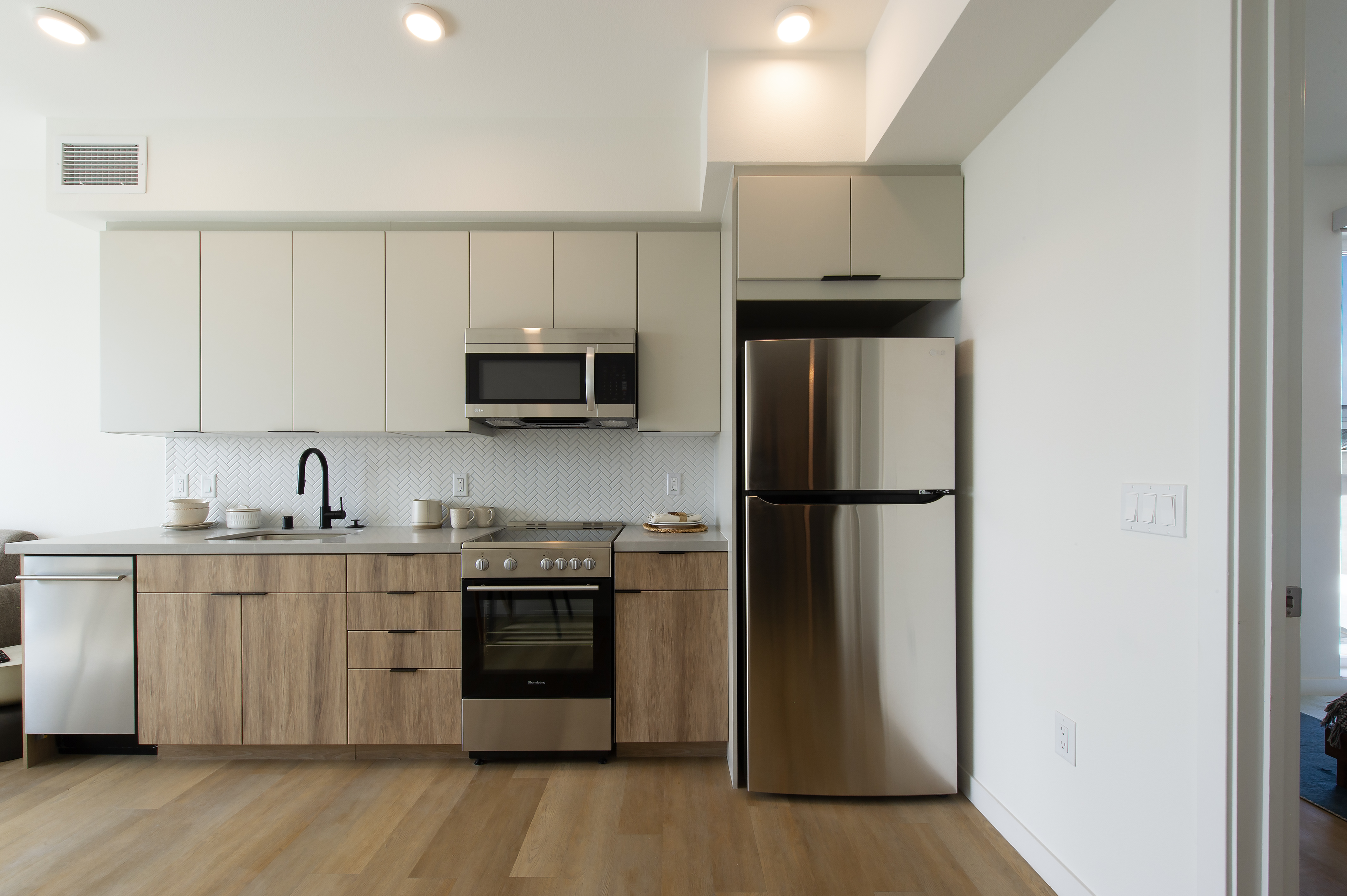 738 Normandie in Koreatown, Los Angeles | Studio, 1- to 3-Bedroom Rentals Available