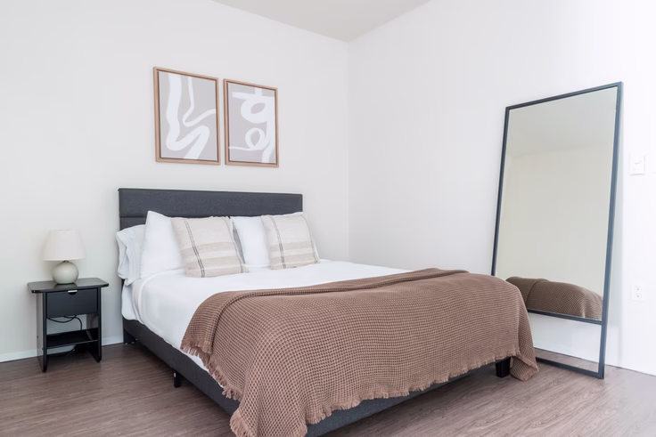 Bedroom at Verve Flats , Off-Campus Housing cerca de UW