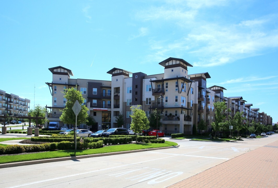 1071 Lake Carolyn Pky, Irving, TX 75039