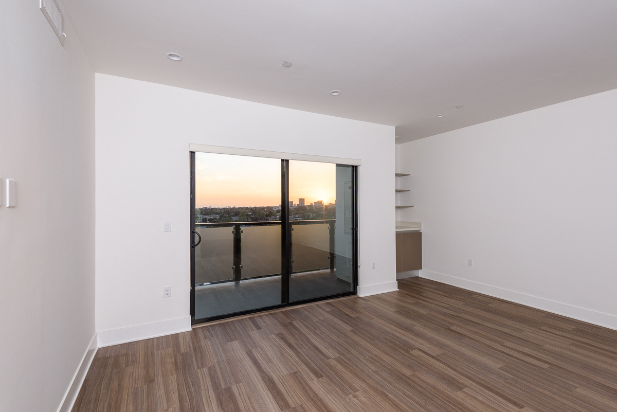 2250 FOX HILLS DR., Los Angeles, CA 90064