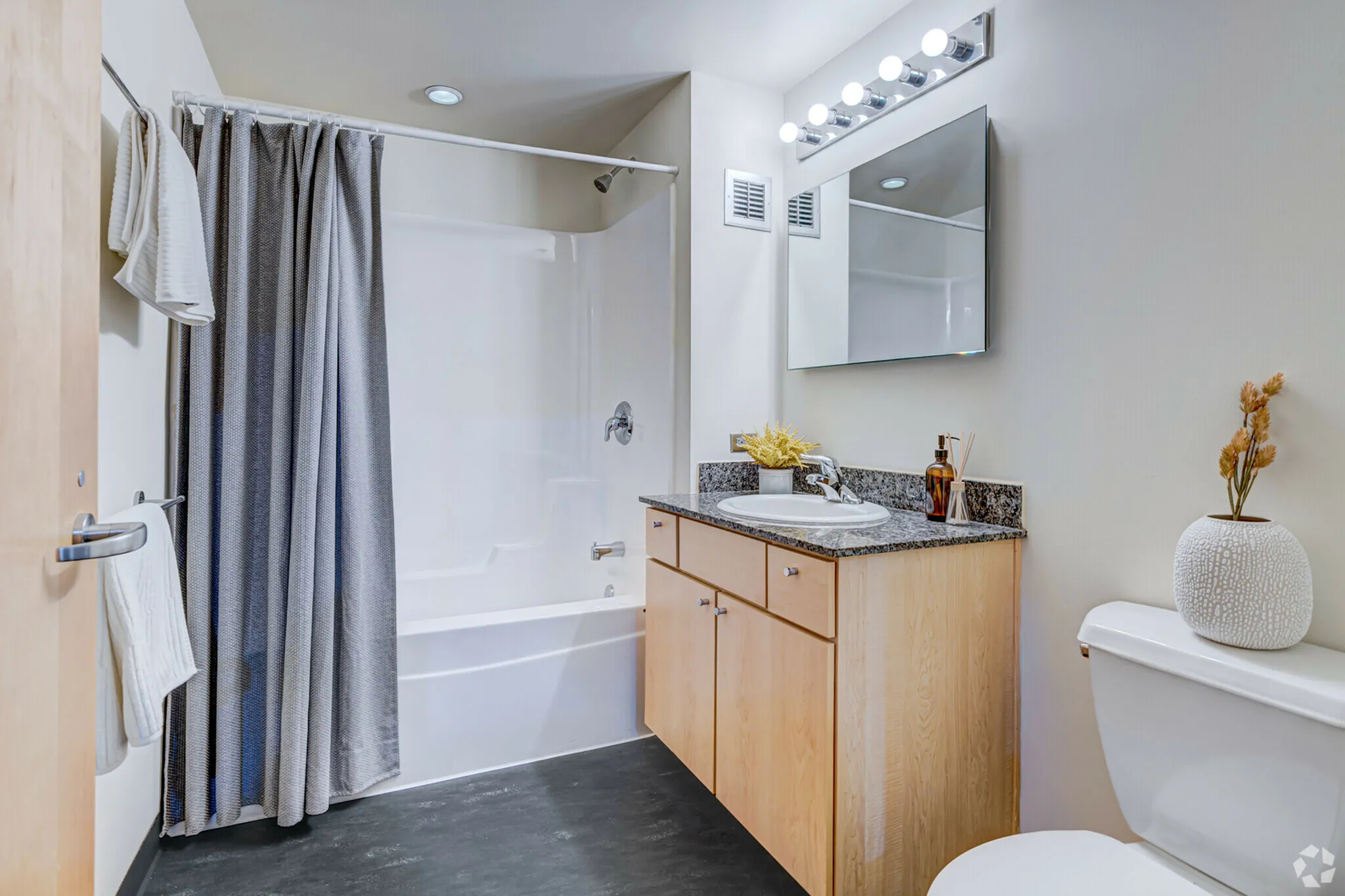 Apartment at Letterman Chicago for Rent in West Loop, Chicago | Tripalink
