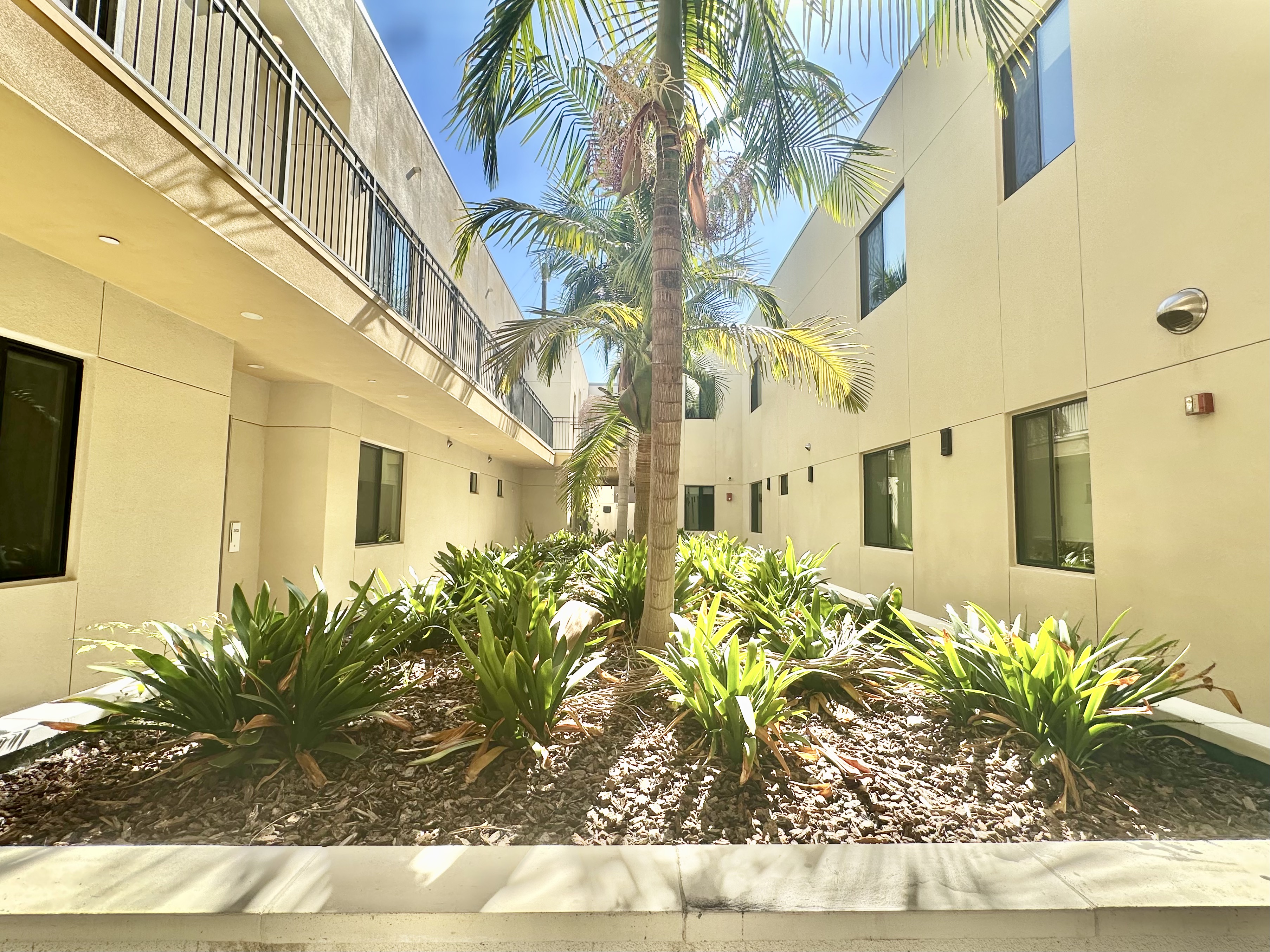 1751 Malcolm Ave | 3-Bedroom Off-Campus Apartments for Rent cerca de UCLA