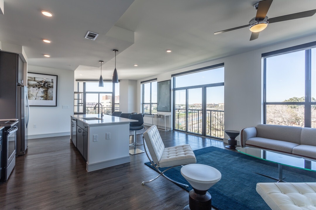7557 Main St, Houston, TX 77030